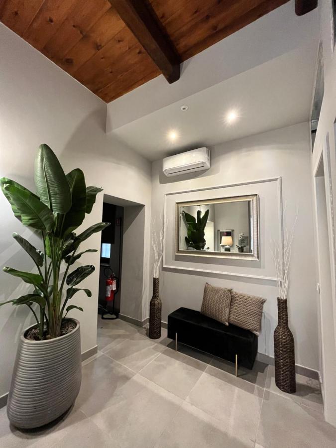Soha Piazza Di Spagna Boutique Rome Extérieur photo