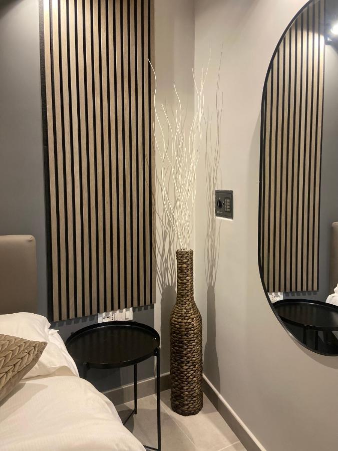 Soha Piazza Di Spagna Boutique Rome Extérieur photo